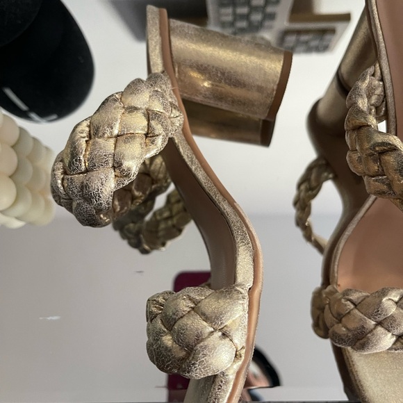 Gold heels for summer - Picture 7 of 7